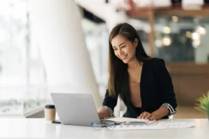 female-employee-outgrown-your-job