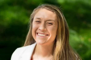 professional-headshot-of-a-woman-for-her-linkedin-photo