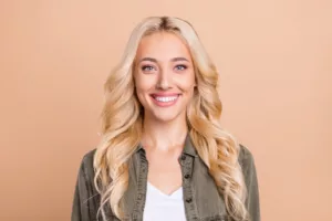 woman-smiling-in-a-headshot-photo